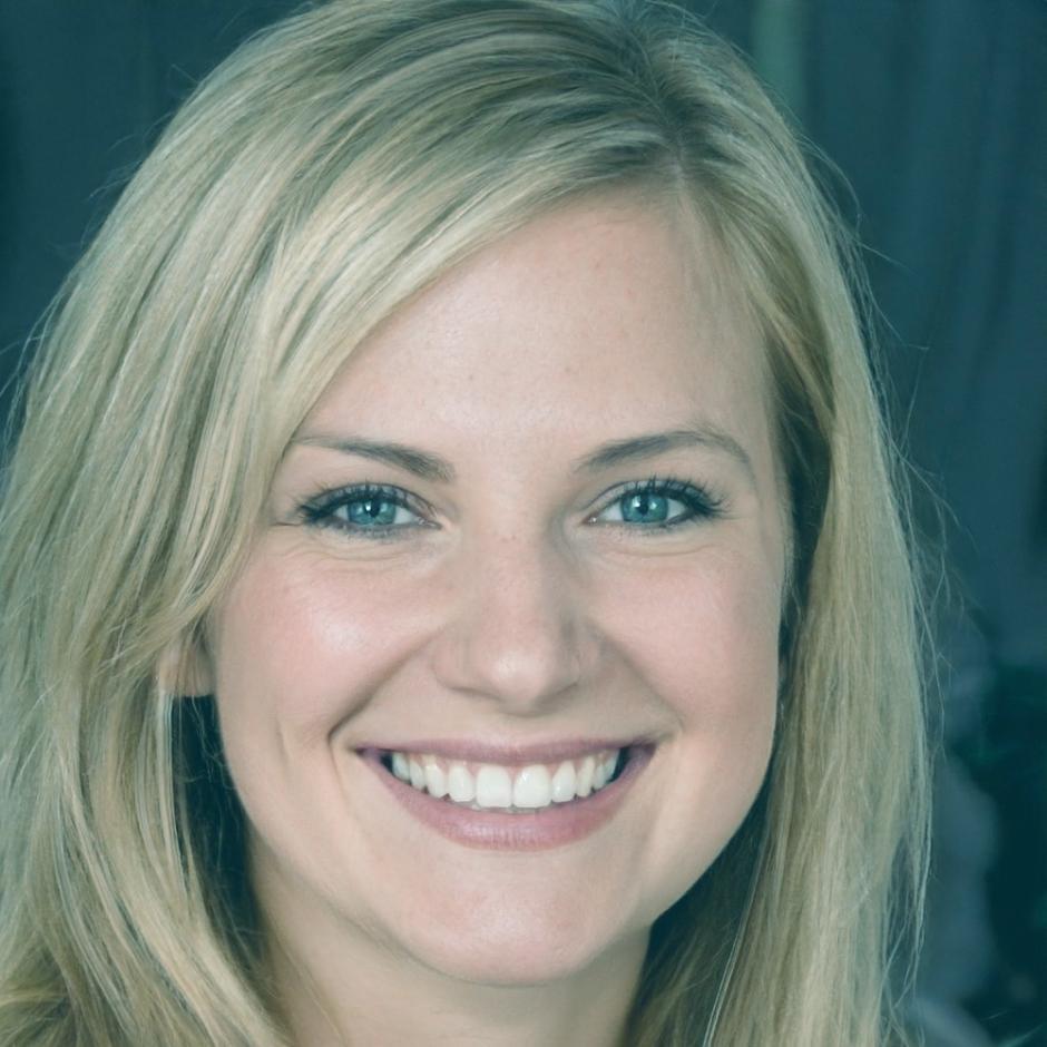 Портрет викладачки середнього рівня